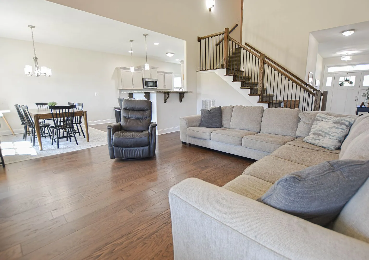 Pet Friendly Four Bedroom with Bonus! — Photo 4