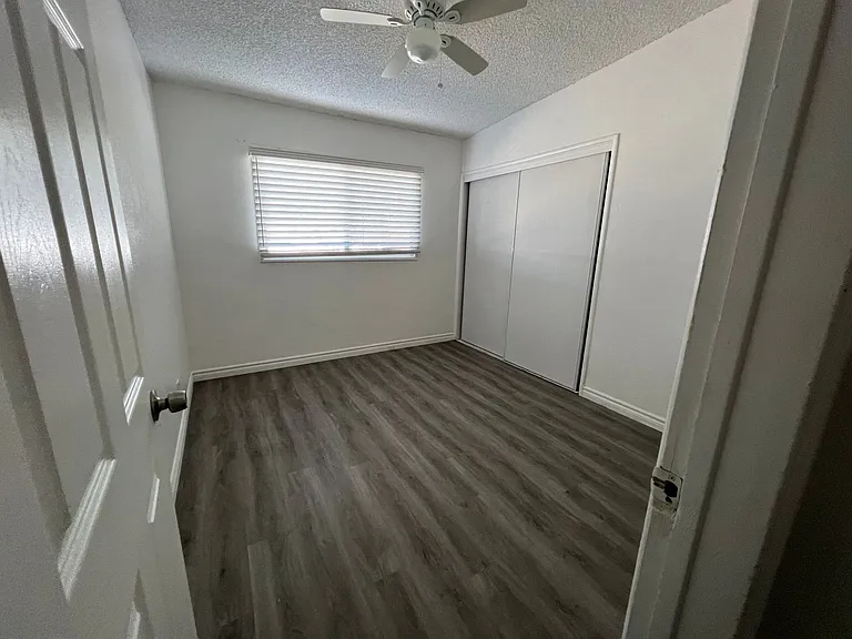 320 Palm Dr — Photo 6