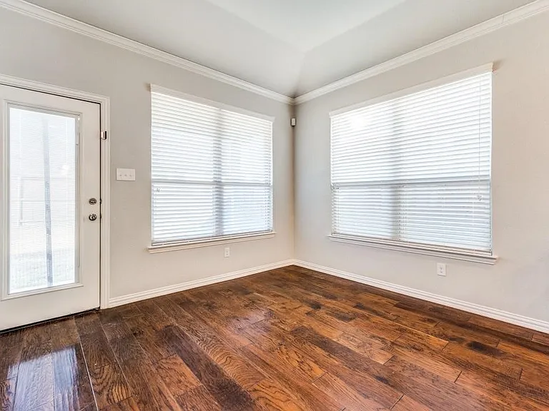 2417 Austin Ln — Photo 10