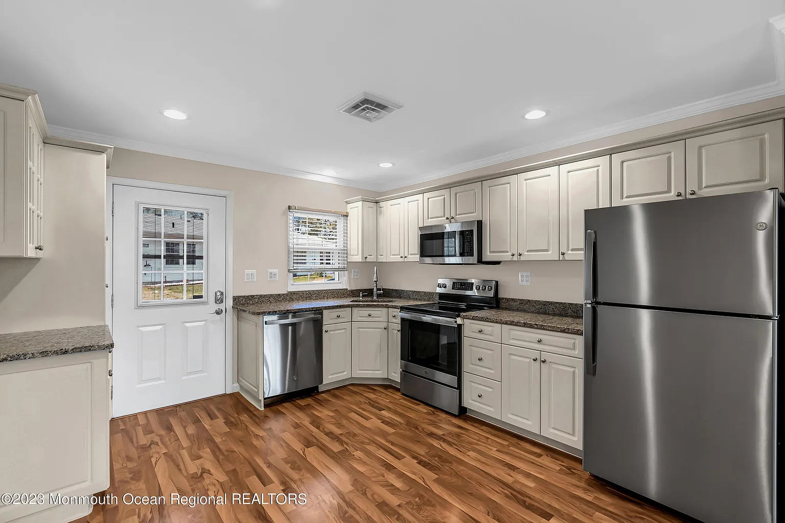 1260B Argyll Circle photo 1