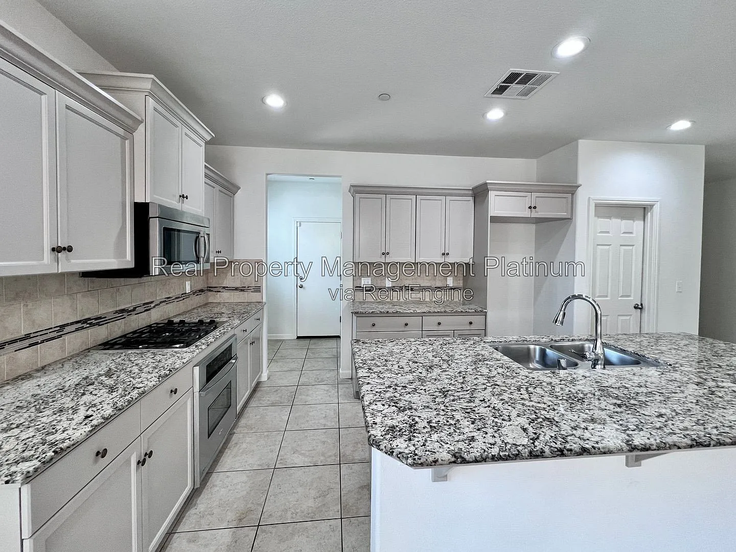 4 bed, 2.0 bath, 1870 sqft, $2,750 — Photo 1