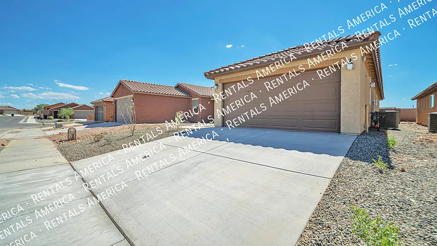Almost New 3 Bed/2Bath w/ Large Kitchen/Great Room... — Photo 3