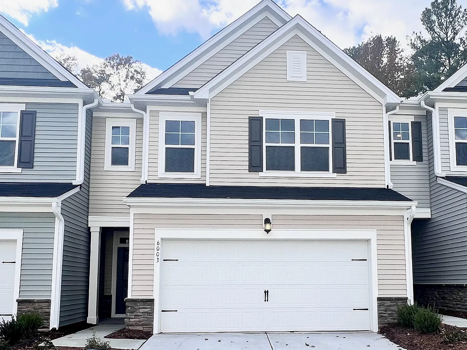 3 bed, 2.5 bath, 1924 sqft, $2,095 — Photo 1