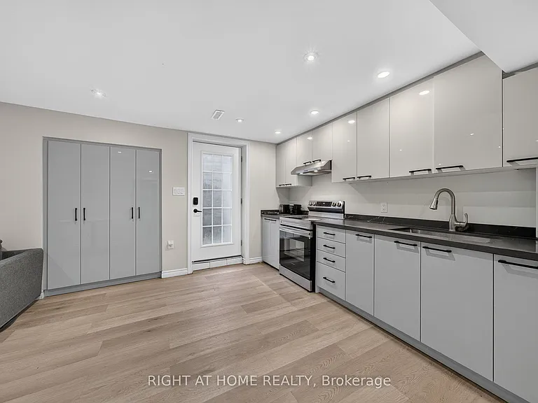 2085 Golden Briar Trl #2083 — Photo 6