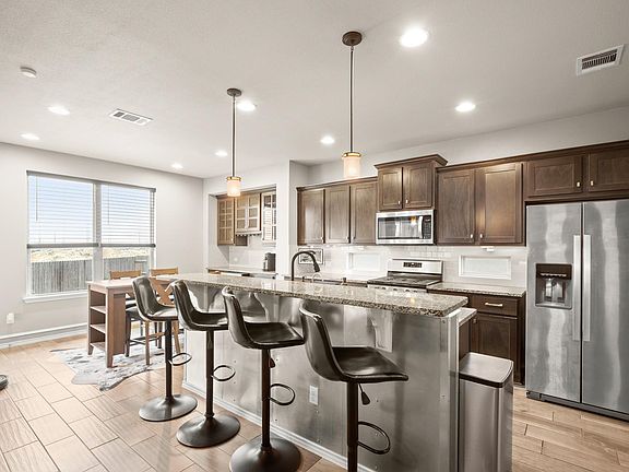 3rd image of 1006 Chad Loop