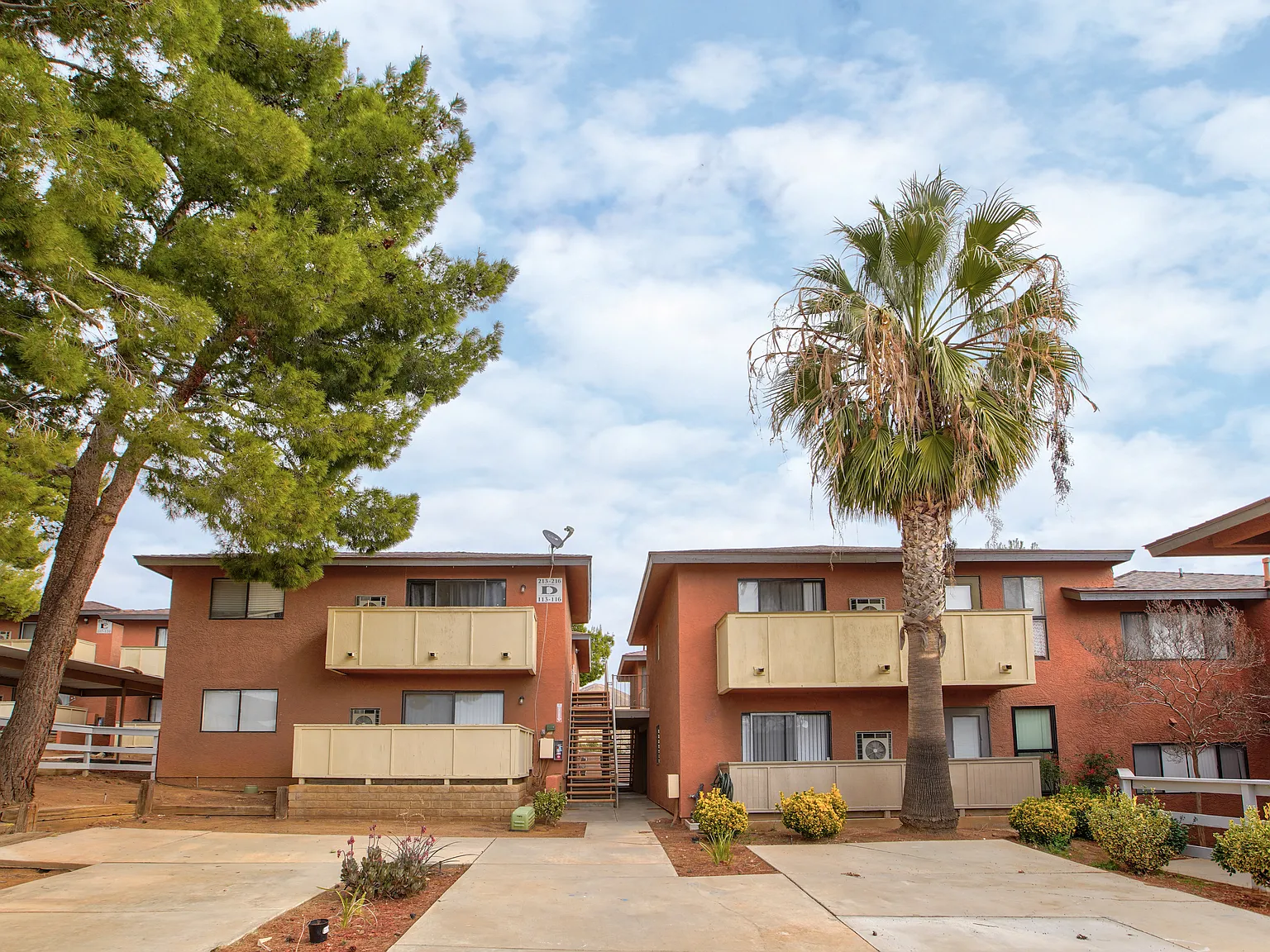 Sierra View Apartments — Photo 1