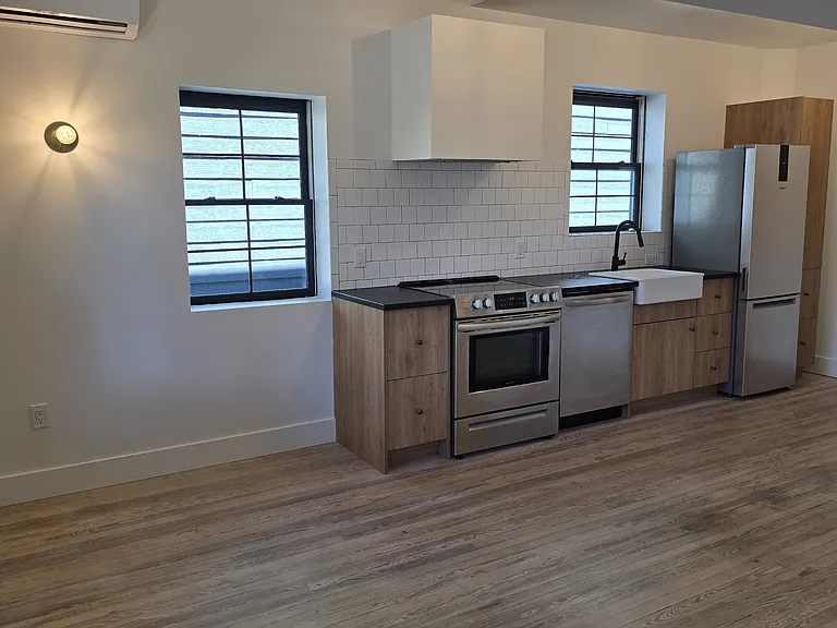 1401 Charles St #A — Photo 3