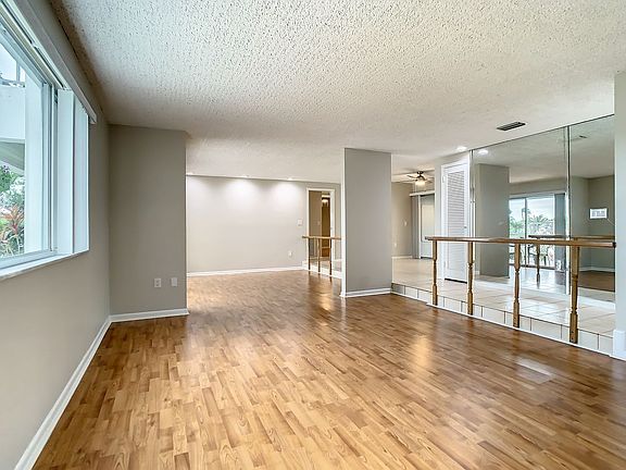 4th image of 311 Island Way
