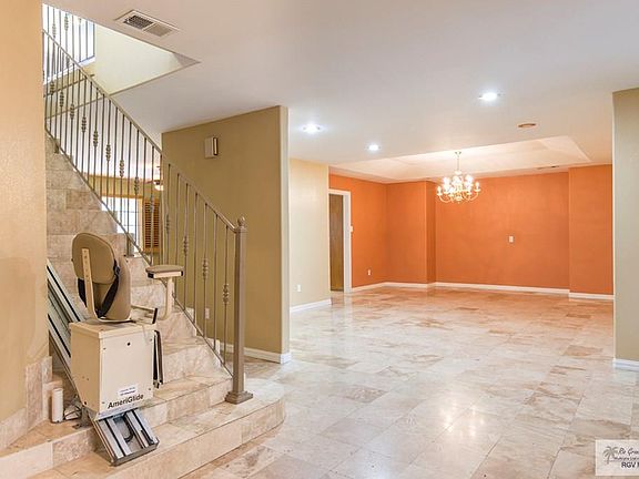 3rd image of 3501 Chablis Dr