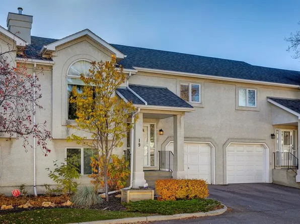 19 N Sunlake Gdns SE, Calgary, AB T2X 3G4