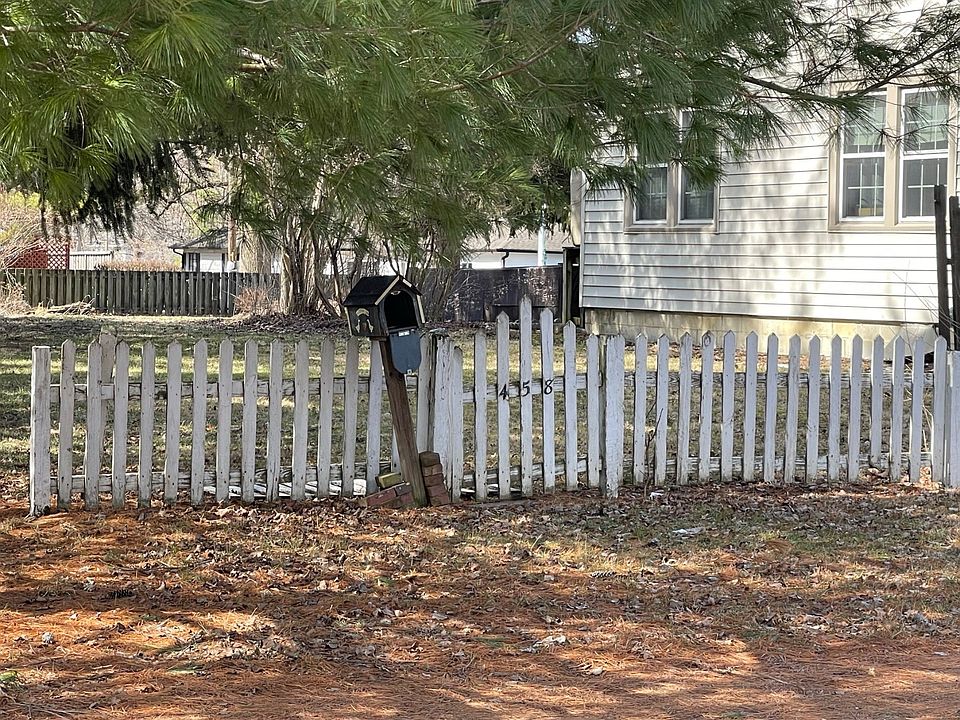 2nd image of 458 N Fenton Ave