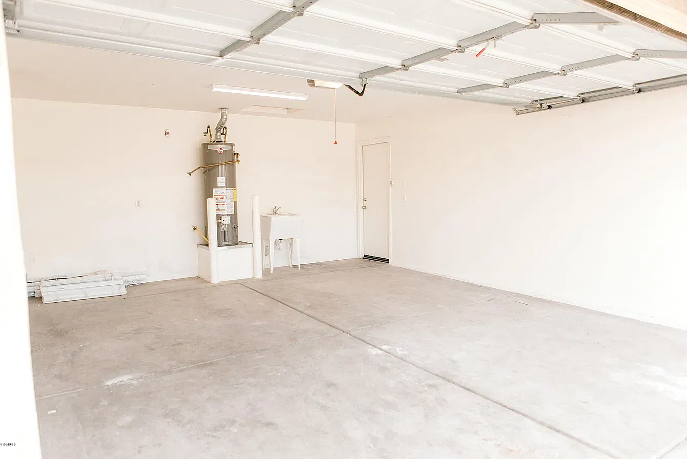 4 bed, 1290 sqft, $1,995 — Photo 3