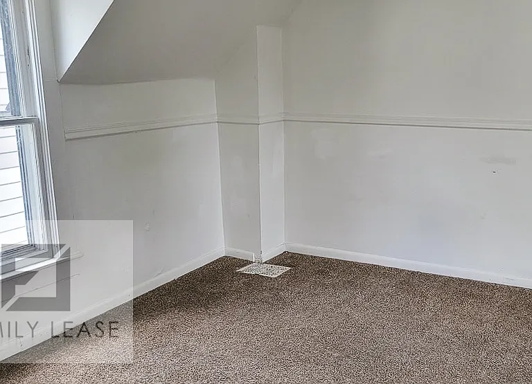 542 7th Ave S — Photo 20