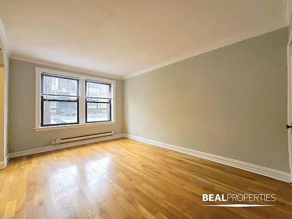 2nd image of 425 W Roscoe St #425204