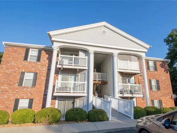 1960 Marine Terrace Dr Unit J, Maryland Heights, MO 63043