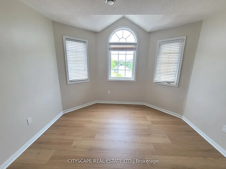 219 McGinnis Cres — Photo 26