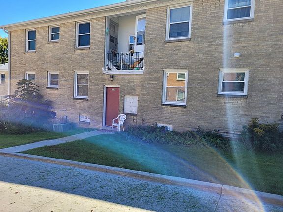 2nd image of 1319 E Randolph Ct