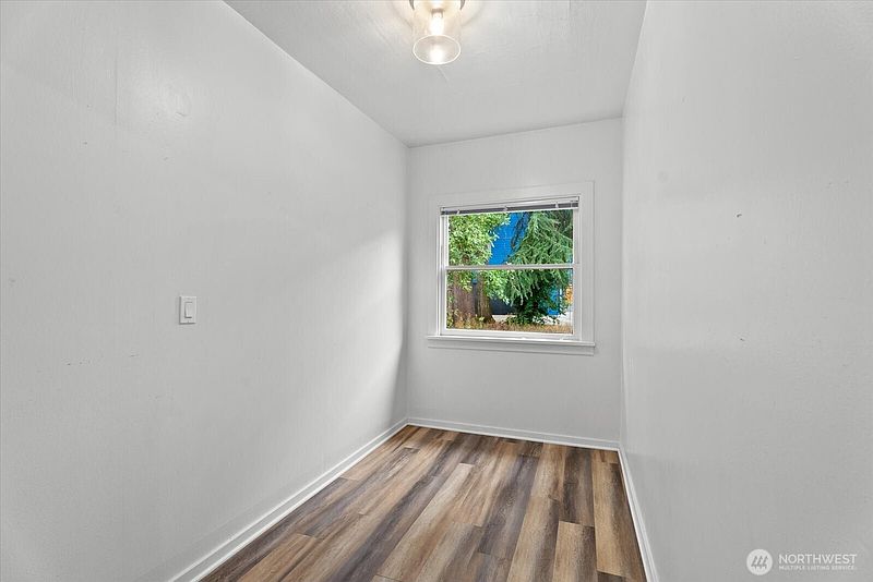 5th image of 5509 Kensington Place N