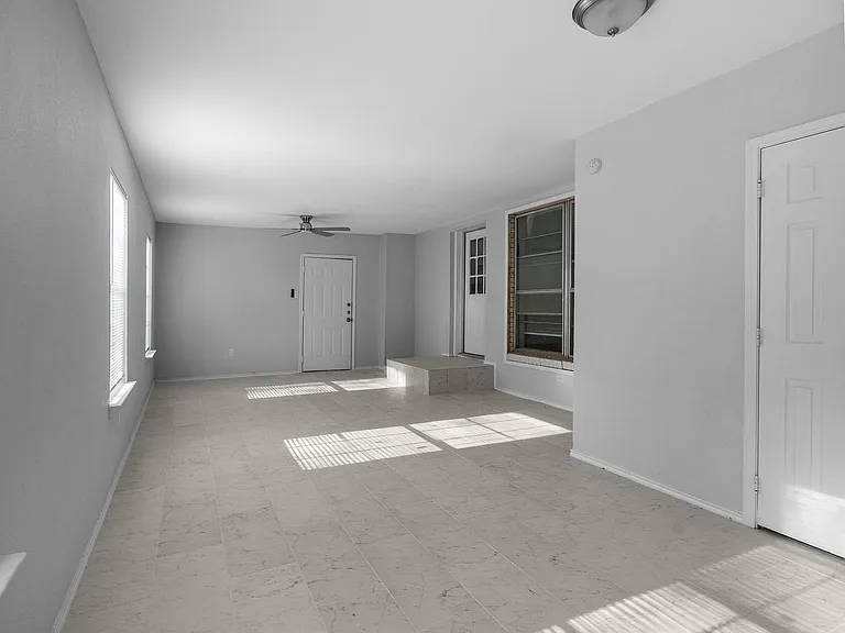 1302 Metropolitan Dr #- — Photo 8