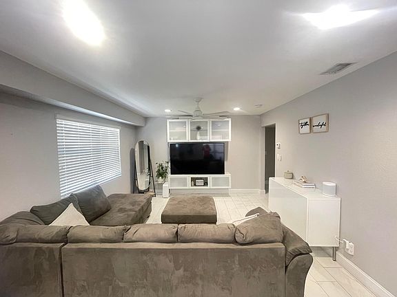 2nd image of 2519 W Marquette Ave