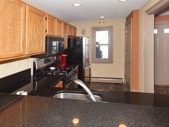 4th image of 6 Hickory Ln