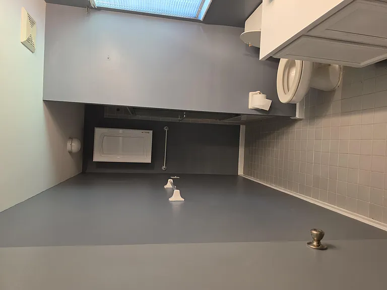 100 Kings Way — Photo 1