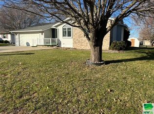513 Lincoln Rd, Storm Lake, IA 50588