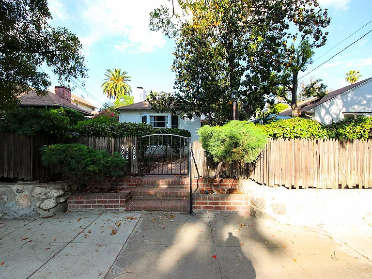 658 N Madison Ave — Photo 29