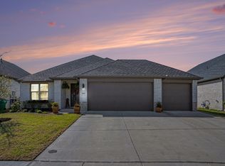 464 Sugarlands Dr, Waxahachie, TX 75165