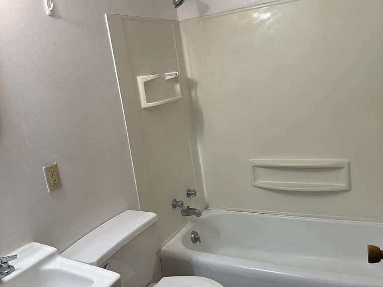 47 Valley Ave #3 — Photo 4