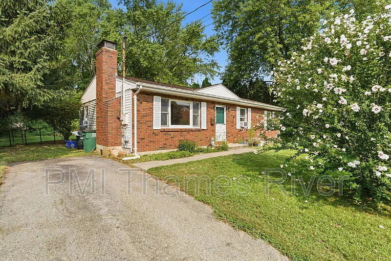 3 bed, 2.0 bath, 1161 sqft, $2,750 — Photo 2