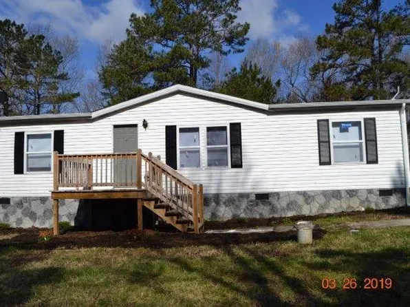 519 Mecklenburg St, Victoria, VA 23974