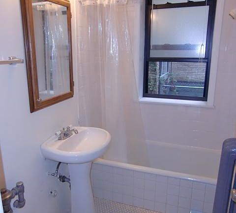 5th image of 6150 N Winthrop Ave APT 106