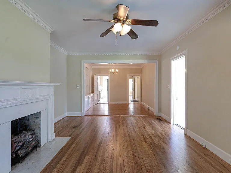 1523 Dixon Dr — Photo 3