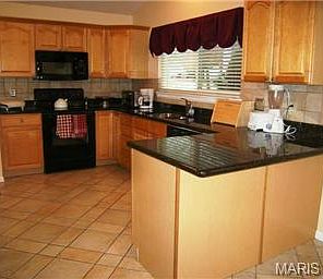 4th image of 359 Oak Park Village Dr