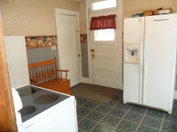 5th image of 58 Raymond Ave
