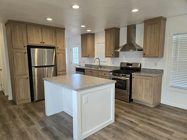 2 bed, 1.0 bath, 832 sqft, $1,525 — Photo 2