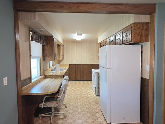 4th image of 702 Forest Ave SE