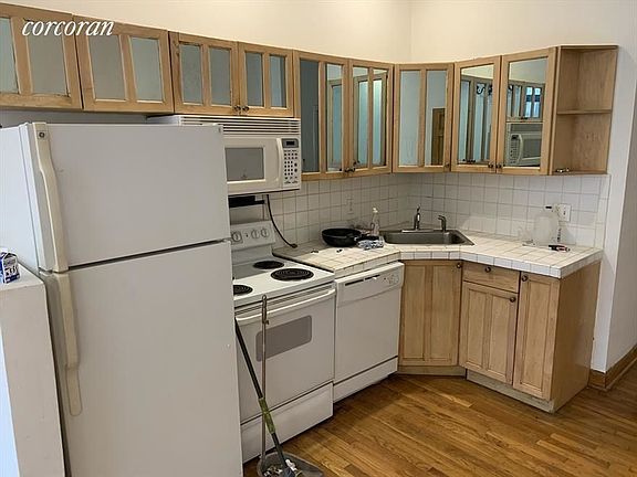 3rd image of 268 W 132nd St #1A