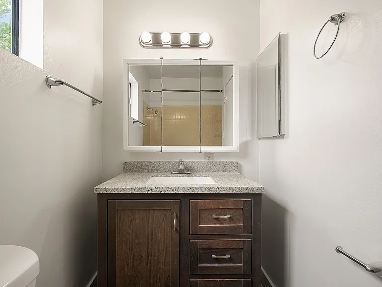 1315 Ocean Park Blvd #2 — Photo 15