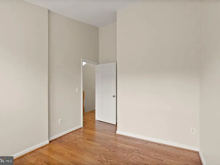 917 Rolfe Pl — Photo 42