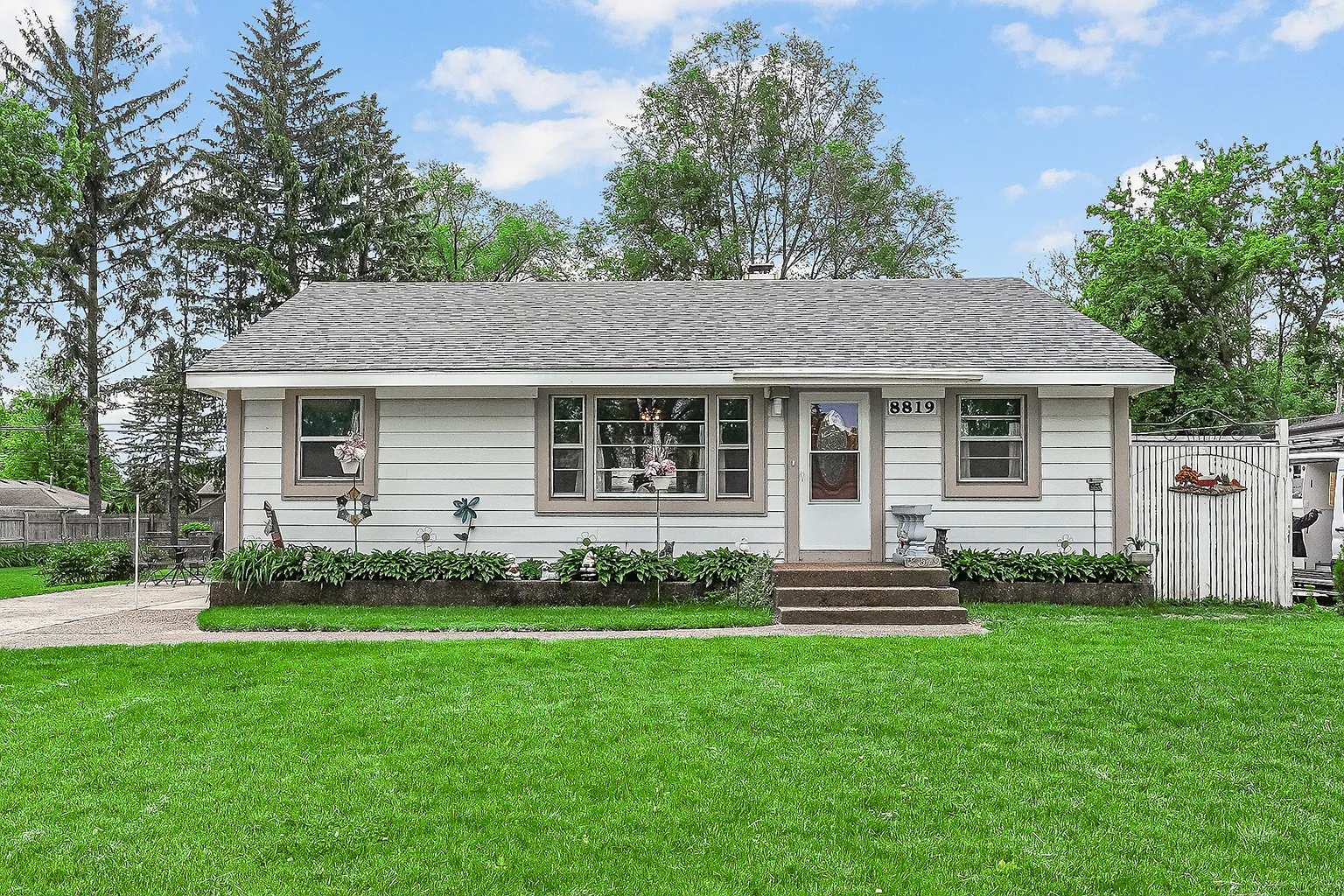 8819 Acorn Path photo 1