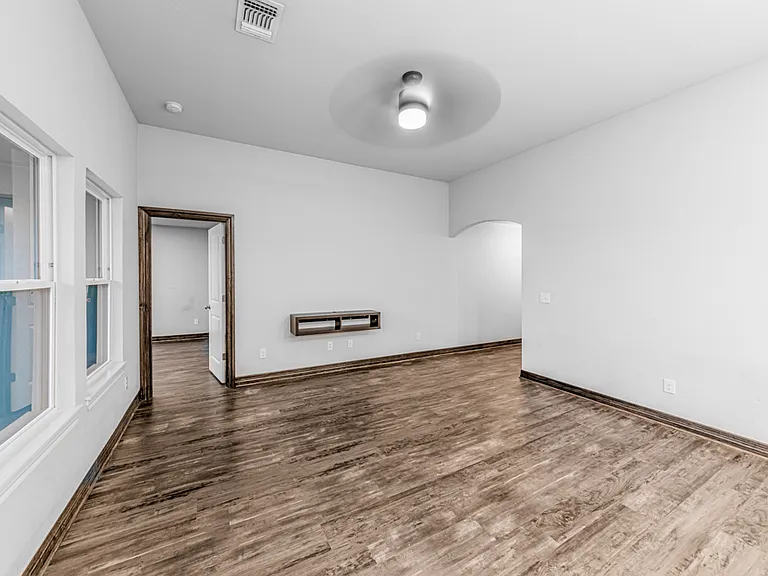 1213 S Landry Ln — Photo 4