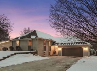 1521 Crest Dr, Chaska, MN 55318