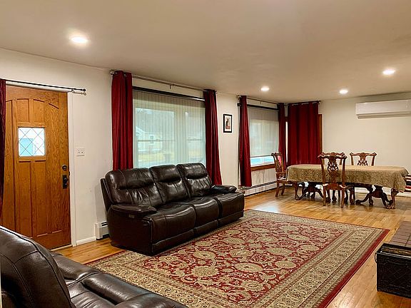 4th image of 2413 Elizabeth St