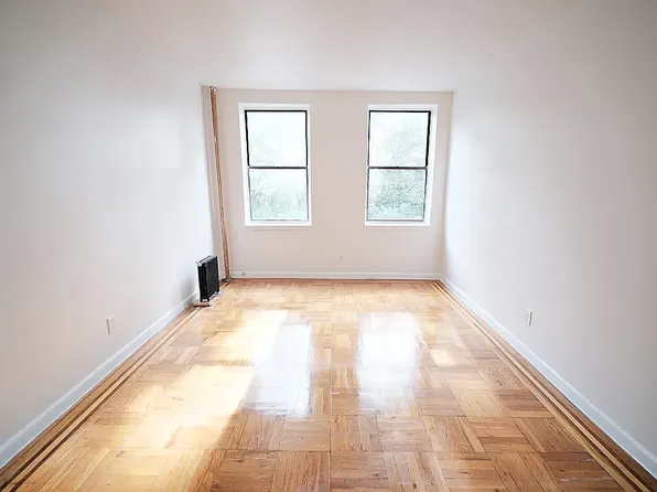 401 Edgecombe Avenue image 1 of 8