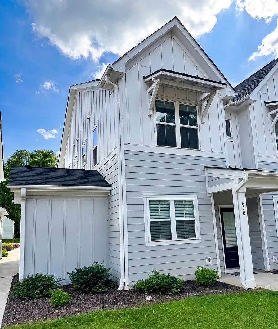 2 bed, 1379 sqft, $2,100 — Photo 2