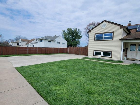 3rd image of 12 Mackay Ln
