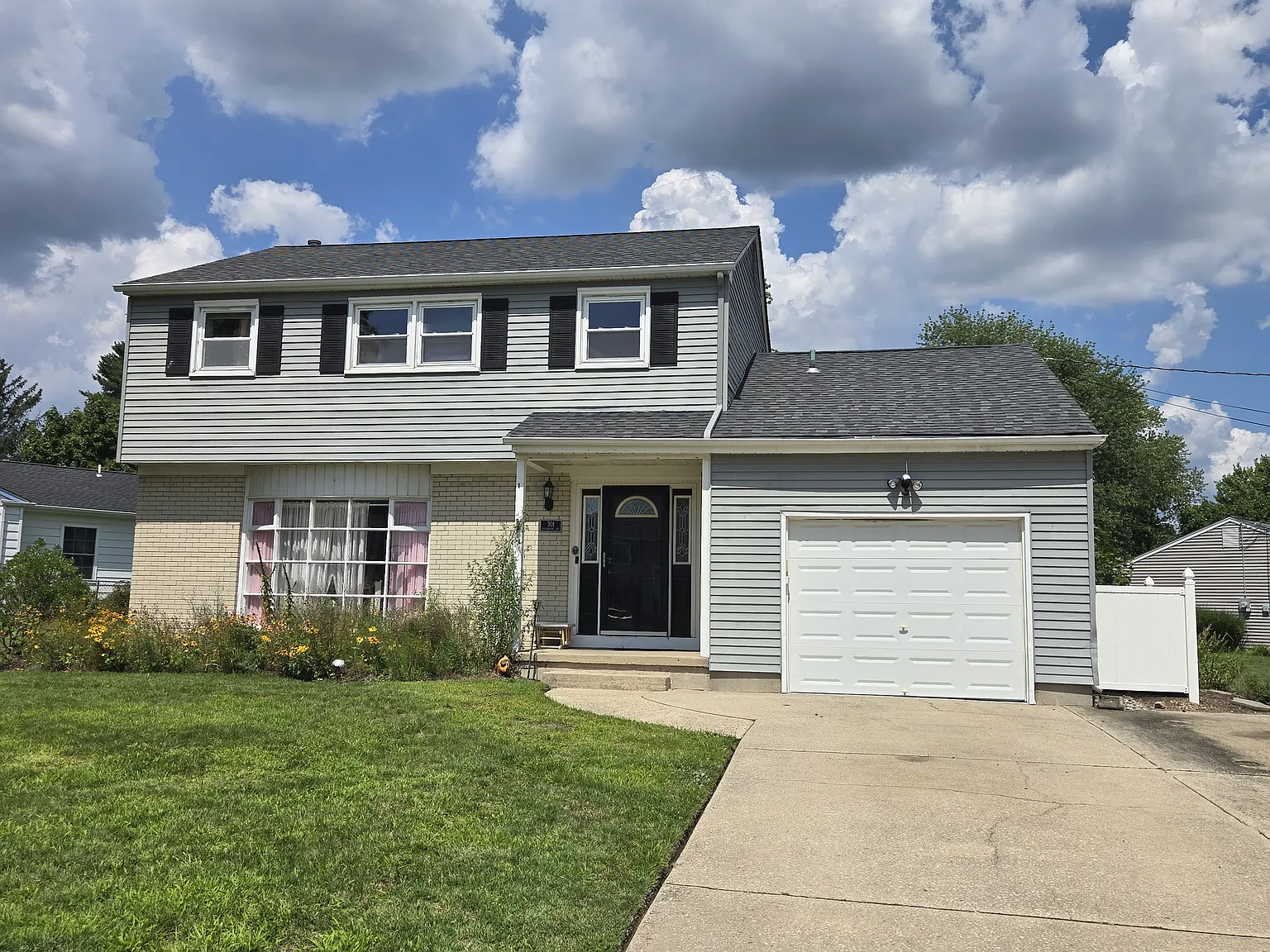 4 bed, 1.5 bath, 1800 sqft, $3,000 — Photo 2