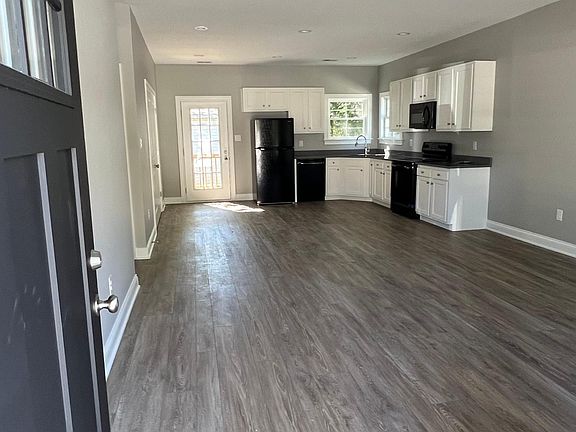 2nd image of 200 W Brown St